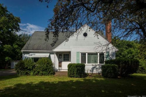 39 Hebron Rd, Manchester, CT 06043-7652