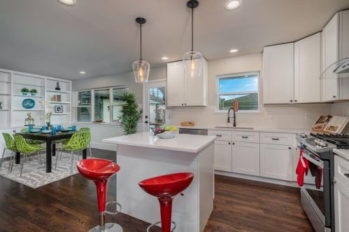 721 James Dr, Richardson TX  75080-6028 exterior