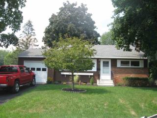 46 Red Fox Dr, Albany, NY 12205-3938