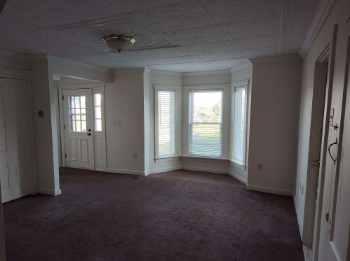 1273 1 Nh Tpke, Northwood NH  03261-3408 exterior
