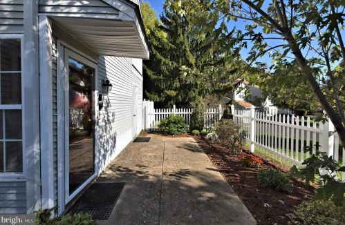 510 Cedar Hollow Dr, Yardley PA  19067-6356 exterior