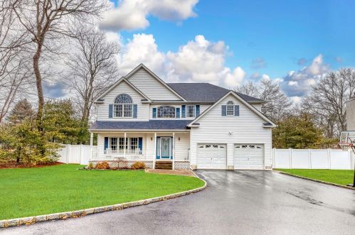 145 Mount Sinai Ave, Mount Sinai, NY 11766-2313