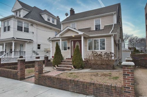 93-12 220th St, Jamaica, NY 11428-2505