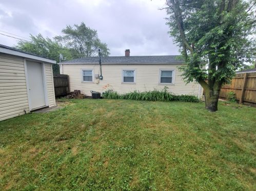3901 Oak Crest Ln, Hammond, IN 46323-2505