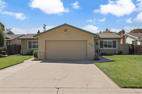 2132 Jackson St, Lodi, CA 95242-3115