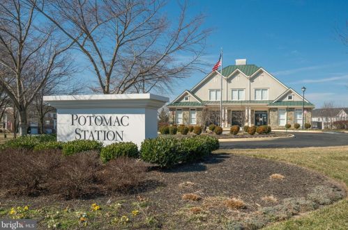 533 Legrace Ter, Leesburg VA  20176-1835 exterior