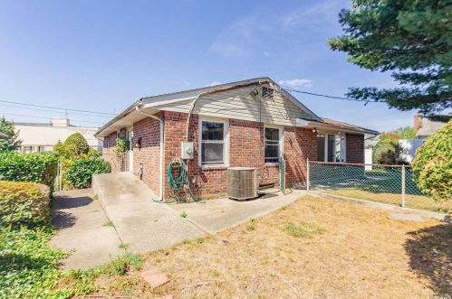 136 Central Park Rd, Hicksville NY 11803-2030 exterior