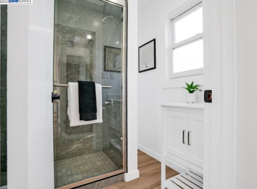 221 Cambridge Ave, San Leandro CA  94577-1825 exterior