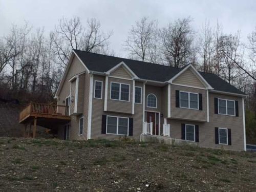32 Luelann Dr, Marlborough NY  12542-5613 exterior