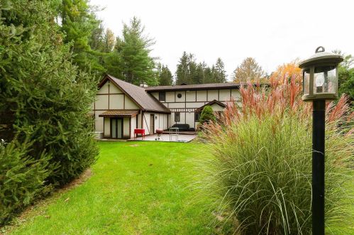 295 Drake Rd, Pleasant Valley, NY 12569-7344