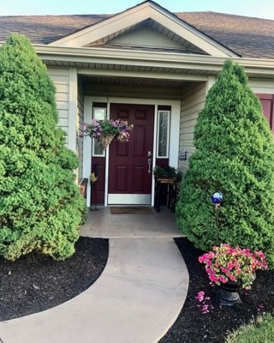 420 Stewart Ln, Grove City, PA 16127-3466