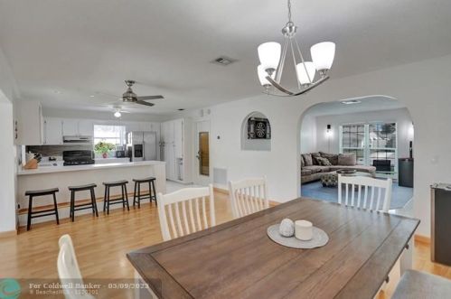 305 4th Ter, Dania Beach FL  33004-4714 exterior
