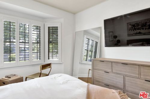12202 Hartsook St, North Hollywood CA  91601-3961 exterior