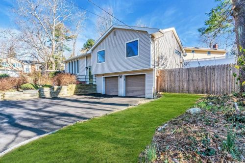 142 Mckay Rd, Huntington Station, NY 11746-1346