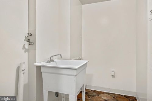 521 2 St, Harrisburg PA  17113-2605 exterior