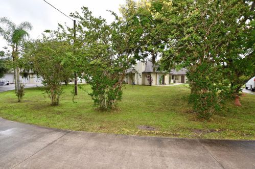 3500 Boggy Crk Rd, Kissimmee FL 34744-9413 exterior