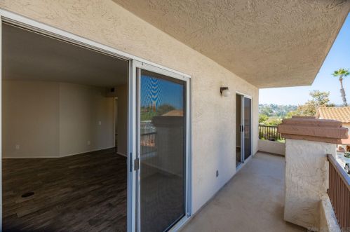 7478 Altiva Pl, Carlsbad CA  92009-6415 exterior