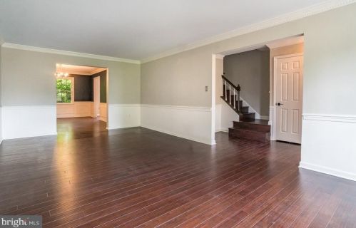 2836 Flagmaker Dr, Falls Church VA  22042-2203 exterior