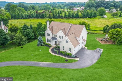 102 Galvin Cir, Kennett Sq, PA 19348-1001