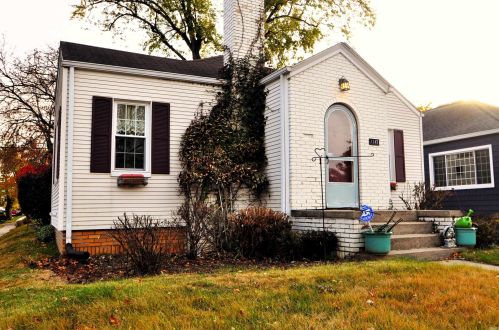 1147 Mishawaka Ave, Mishawaka, IN 46544-2416