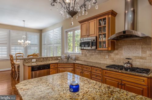 18345 Mid Ocean Pl, Leesburg VA 20176-7451 exterior