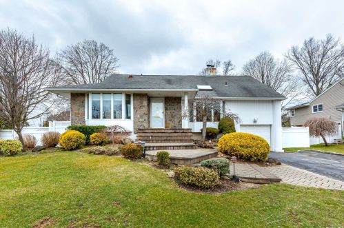 37 Hightop Ln, Muttontown, NY 11753-1718