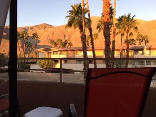 471 Calle El Segundo, Palm Springs CA  92262-7586 exterior