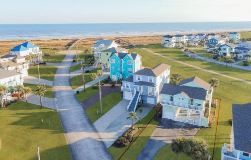 25314 Intrepid Ln, Galveston TX  77554-6612 exterior