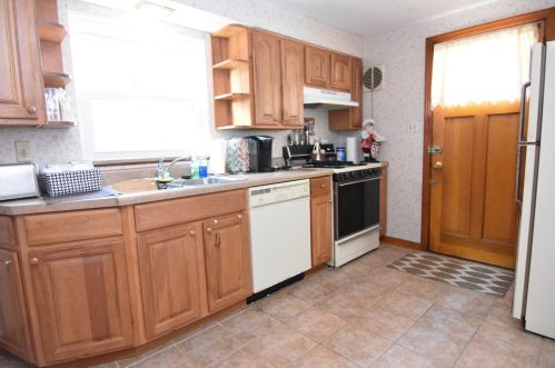 226 Marigold St, Whitaker PA  15120-2233 exterior