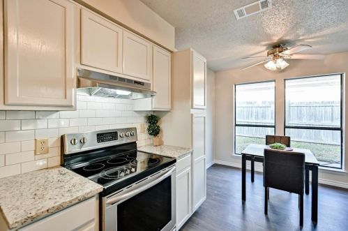 1616 Oxford Dr, Midlothian TX  76063-3369 exterior
