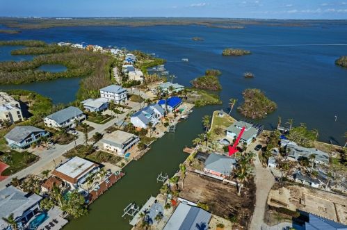 267 Flamingo St, Fort Myers Beach FL  33931-4311 exterior