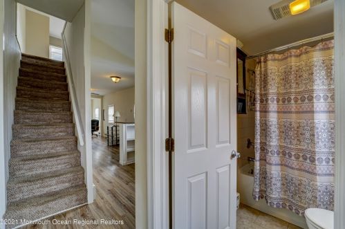 16 Barberie Ave, Monmouth Hills NJ  07732-1520 exterior