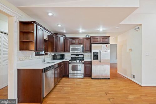 3022 Kadala Pl, Falls Church VA  22042-1810 exterior