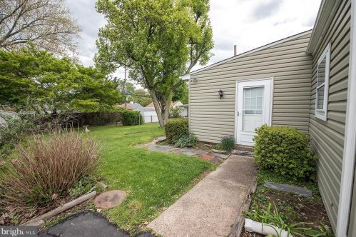 856 Willow St, Southampton PA  18966-3432 exterior