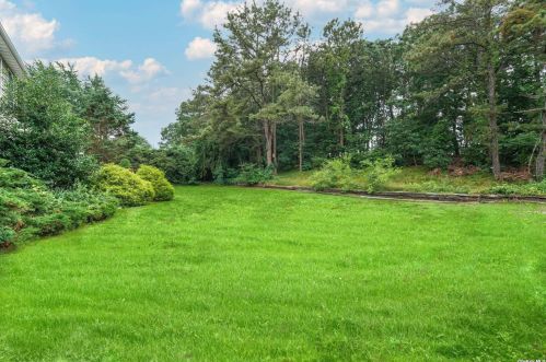 162 10th Ave, Holtsville NY  11742-2357 exterior