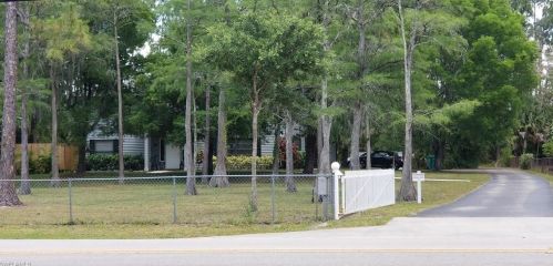 2170 Oakes Blvd, Naples, FL 34119-8755