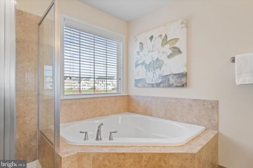 15340 Wits End Dr, Woodbridge VA  22193-5889 exterior