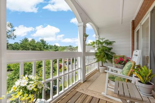 333 State Rd, Briarcliff, NY 10510-1462