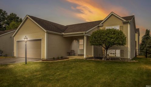 1203 Pioneer Pl, Mishawaka, IN 46544-8201