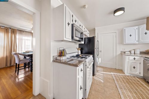 7426 Holly St, Oakland CA  94621-2834 exterior