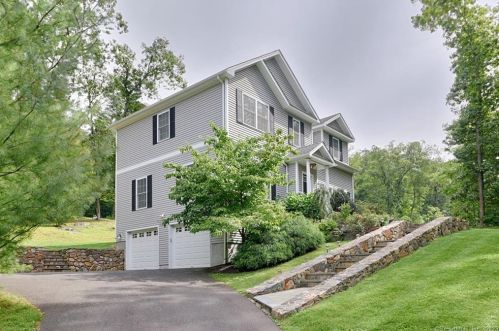 4 Long Meadow Ln, Bethel, CT 06801-2612