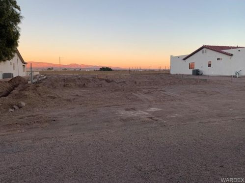 8046 Carob Dr, Mohave Valley, AZ 86440-9255