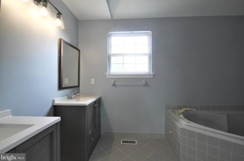 118 Shoal Creek Dr, Blue Bell PA  19422-3250 exterior