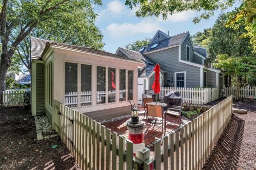 36 Brant Rock Rd, Mashpee MA 02649-4761 exterior