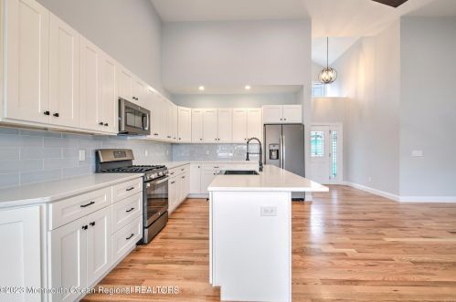 414 Seaward Pl, Lacey NJ  08731-2836 exterior