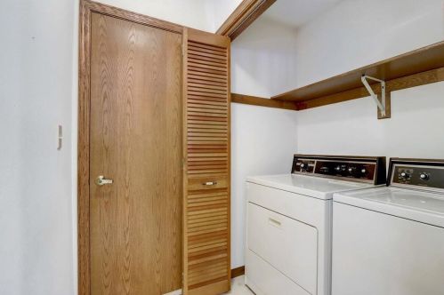 5339 Cambridge Ln, Milwaukee WI 53221-3237 exterior