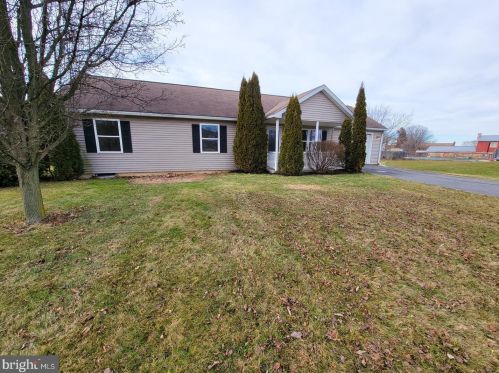 4 Barry Cir, Lees Cross Roads, PA 17257-8208