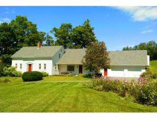 387 Maple Hill Ln, Whitingham VT  05361-9692 exterior
