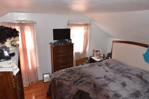 68 Lexington Ave, Norwalk, CT 06854-4325