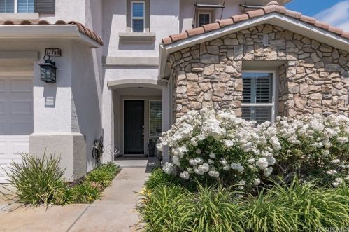 17759 Wren Dr, Santa Clarita, CA 91387-3827